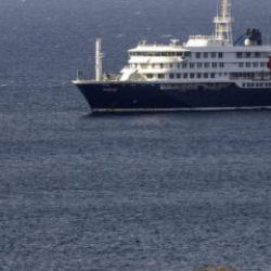 Bir yolcuyla başladı, d&uuml;nyayı harekete ge&ccedil;irdi: İşte g&uuml;n g&uuml;n korkutan kronoloji