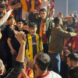 Galatasaray'ın şampiyonluk kutlamasına damga vuran Fenerbah&ccedil;eli