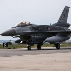 Komşu paniğe s&uuml;r&uuml;klendi! T&uuml;rkiye'den F-16 hamlesi