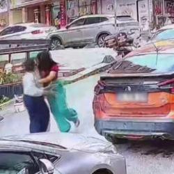 Arnavutk&ouml;y&rsquo;de trafikte tartıştığı kadına kafa atan sosyal medya fenomenine ağır ceza!
