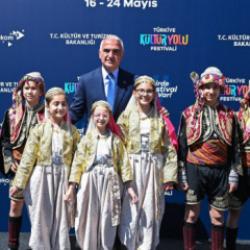 Bakan Ersoy a&ccedil;ıkladı: Gastronomiyi turizm stratejisinin merkezine yerleştirdik