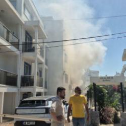 Bodrum'da 3 katlı binada yangın! Mahsur kalan 2 kadın kurtarıldı