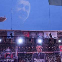 Kocaeli semalarında dronlarla "AK Parti" ve "Cumhurbaşkanı Erdoğan" koreografisi