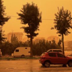 Meteoroloji alarm verdi: Kuvvetli sağanak, fırtına ve toz geliyor! Resmen &ccedil;amur yağacak