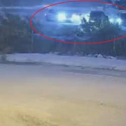 Hatay'da dehşet anları: S&uuml;ratli ara&ccedil; ışıkta bekleyenlere ok gibi saplandı