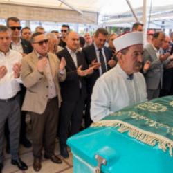 &Ouml;zg&uuml;r &Ouml;zel'in acı g&uuml;n&uuml;! Amcası son yolculuğuna uğurlandı 