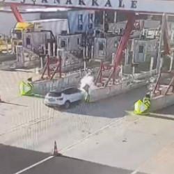 Tekirdağ'da korkun&ccedil; kaza! Gişelere &ccedil;arpan otomobildeki kadın &ouml;ld&uuml;