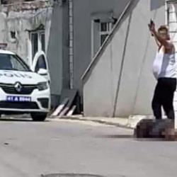 Cani koca dehşeti! Sokak ortasında eşini katletti, lin&ccedil;ten polis kurtardı