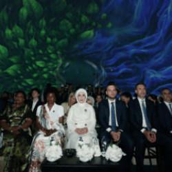 Emine Erdoğan 'İnsanlık beşten b&uuml;y&uuml;kt&uuml;r' diyerek d&uuml;nyaya seslendi! 