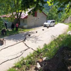 Giresun'da 33 ev tahliye edildi: Yolda yarıklar oluştu!