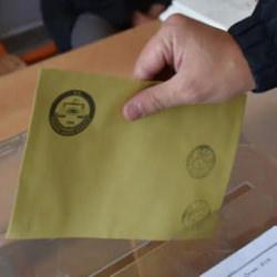 Se&ccedil;im heyecanı! &Uuml;&ccedil; ilde sandık kurulacak! İşte partilerin pusuladaki sıralaması