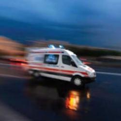 Bakırk&ouml;y'de feci kaza: Elektrik direğine &ccedil;arpan motosikletteki 2 kişi hayatını kaybetti