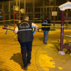 &Ccedil;ocuk parkında pompalı t&uuml;fekle dehşet sa&ccedil;tılar: 10 yaralı!
