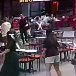 Muğla'da polisten ka&ccedil;an ş&uuml;pheliyi tek yumrukla yere serdi