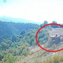 Trakt&ouml;r altında kalan &ccedil;ift&ccedil;inin hayatını kaybettiği kaza anı g&uuml;venlik kamerasında