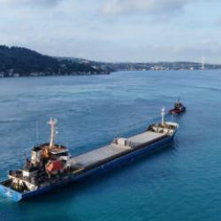 Ukrayna a&ccedil;ıklarında dron saldırısına uğrayan T&uuml;rk gemisi İstanbul Boğazı'ndan ge&ccedil;ti