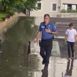 Nevşehir'de polis, kimliğini kaybeden &ouml;ğrenciyi sınava yetiştirdi