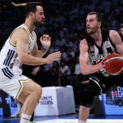 Beşiktaş'ı deviren Fenerbah&ccedil;e seride &ouml;ne ge&ccedil;ti! Şampiyonluğa son bir ma&ccedil;