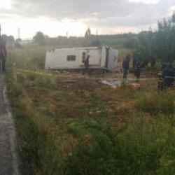 Isparta'da katliam gibi kaza: Tur minib&uuml;s&uuml; şarampole yuvarlandı