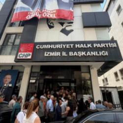 CHP İzmir İl Başkanlığı karıştı! 'Karanfil' krizi partilileri karşı karşıya getirdi!