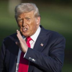 Trump'tan petrol devlerine 'VIP ge&ccedil;iş' form&uuml;l&uuml;: H&uuml;rm&uuml;z Boğazı i&ccedil;in paralı eskort planı