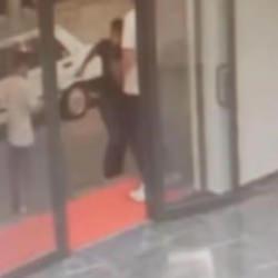 "Laf atma" dehşeti: 1 &ouml;l&uuml;, 2 yaralı! Olay anının g&ouml;r&uuml;nt&uuml;s&uuml; ortaya &ccedil;ıktı