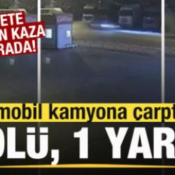 Otomobilin kamyona &ccedil;arptığı feci kaza kamerada: 3 &ouml;l&uuml;