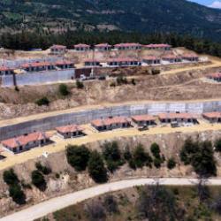 Bakan Kurum s&ouml;z verdi, TOKİ 1 yılda bitirdi: Yangınının yaraları y&ouml;resel mimariyle sarıldı