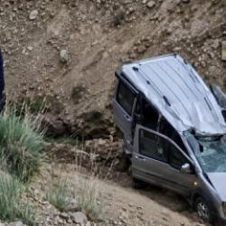 Van'da feci kaza! Ara&ccedil; şarampole yuvarlandı: 1 &ouml;l&uuml; 