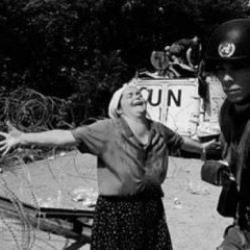 Srebrenitsa&rsquo;da ırk&ccedil;ı Batı'nın yaptığı soykırımı unutmadık