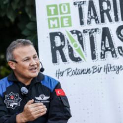 Doğduğu mahallede &uuml;reticilere seslendi! Alper Gezeravcı: Tarım stratejik bir alan