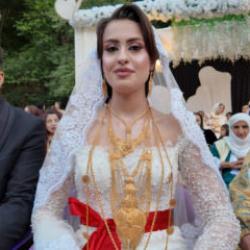 Aşiret d&uuml;ğ&uuml;n&uuml;nde gelin ve damada servet takıldı! Rakamı duyan kulaklarına inanamadı