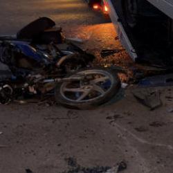 Bolu'da feci kaza! Motosiklet ile kamyonet &ccedil;arpıştı: 1 &ouml;l&uuml;, 1 yaralı