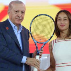 Zeynep S&ouml;nmez tarihe ge&ccedil;ti! T&uuml;rk tenisinde bir ilk