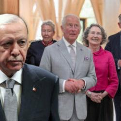 Kral Charles camiye gitti! Başkan Erdoğan'dan a&ccedil;ıklama geldi! T&uuml;m &uuml;lkede g&uuml;ndem oldu
