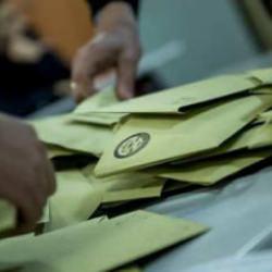 &Ouml;zg&uuml;r &Ouml;zel'in yeni parti ihtimalinde se&ccedil;menin oy tercihi belli oldu