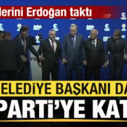 3 belediye başkanı AK Parti'ye katıldı! Rozetlerini Başkan Erdoğan taktı