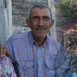 Evleri yanan kadın g&ouml;zyaşı d&ouml;ken kocasını teselli etti