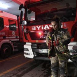 İstanbul'da 4 katlı binada korkutan yangın!