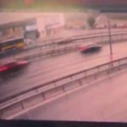 İstanbul'da 3 kişinin &ouml;ld&uuml;ğ&uuml; kazanın g&ouml;r&uuml;nt&uuml;s&uuml; ortaya &ccedil;ıktı! Facia saniye saniye kamerada