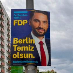 Almanya'da T&uuml;rk&ccedil;e afiş krizi