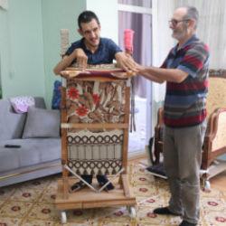 &Ouml;zel bakıma muhta&ccedil; evladına g&ouml;z&uuml; gibi bakan babanın s&ouml;zleri y&uuml;rekleri dağladı