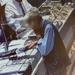 Umre parasını kuyumcu kurtardı!