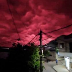 Kolombiya'da halk yine sokakta! Kızıl g&ouml;ky&uuml;z&uuml; depremin habercisi mi?