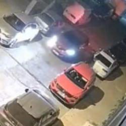 Sultangazi'de otomobile silahlı saldırı; s&uuml;r&uuml;c&uuml; son anda kurtuldu