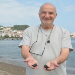 Karadeniz&rsquo;in siyah altını şifa yayıyor! Ordu&rsquo;nun manyetik siyah kumuna yoğun ilgi