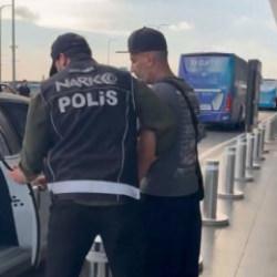 Manifest'in kurucusunun g&ouml;zaltındaki g&ouml;r&uuml;nt&uuml;s&uuml; ortaya &ccedil;ıktı: 10 milyonluk senet detayı!