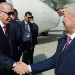 Bişkek&rsquo;te tarihi buluşma! Erdoğan&rsquo;a dikkat &ccedil;eken karşılama