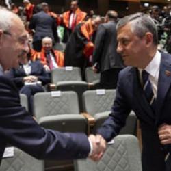 Bir el sıkışma nelere kadir? Bin yıllık geleneği sarsan tartışma