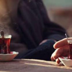 Sabah akşam i&ccedil;iyoruz ama bu faydalarını bilmiyoruz: &Ccedil;ayın v&uuml;cuda 5 etkisi